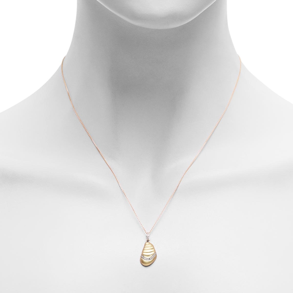 Diamond Oyster Necklace in 10kt Yellow Gold (1/20ct tw)