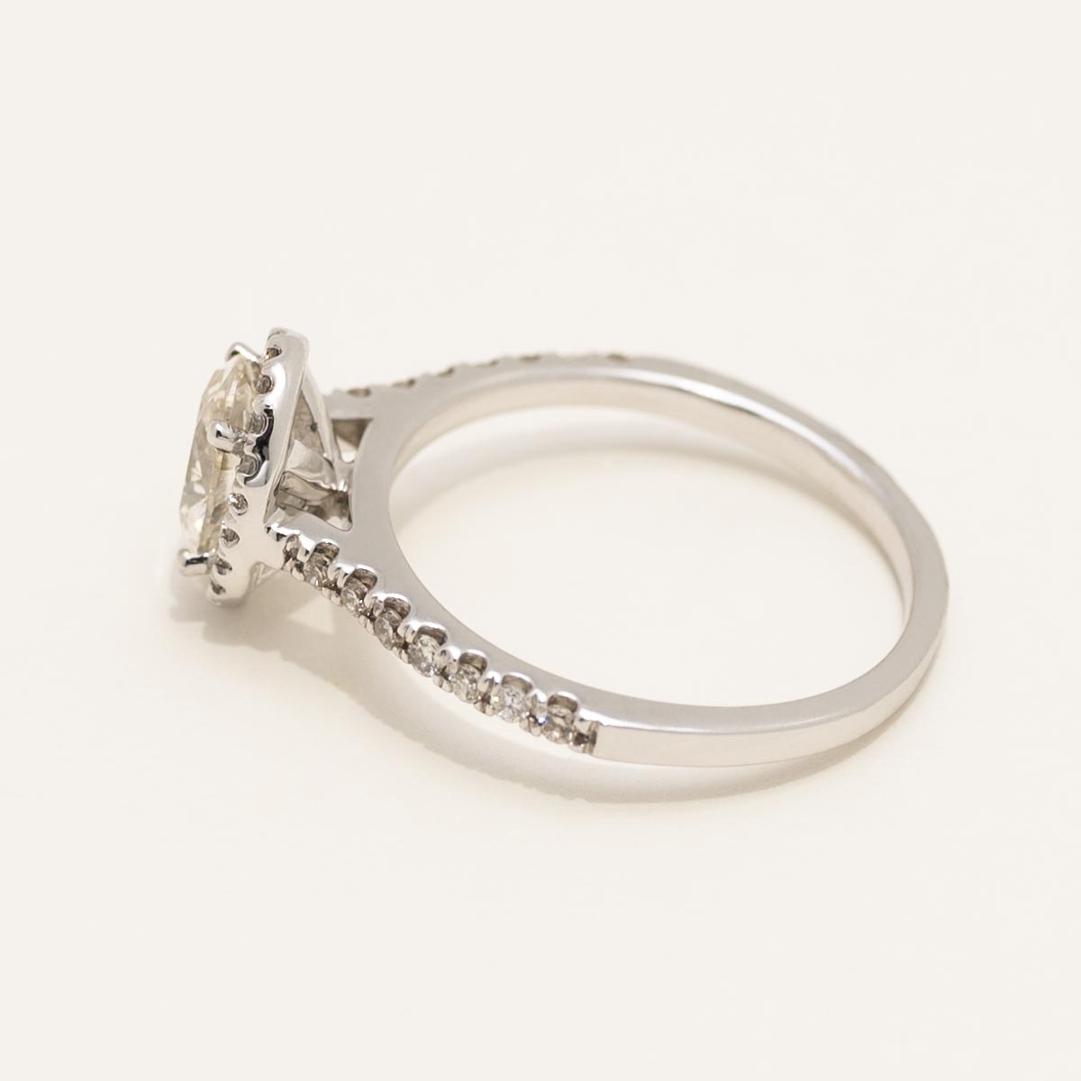 Oval Diamond Halo Engagement Ring in 14kt White Gold (1ct tw)