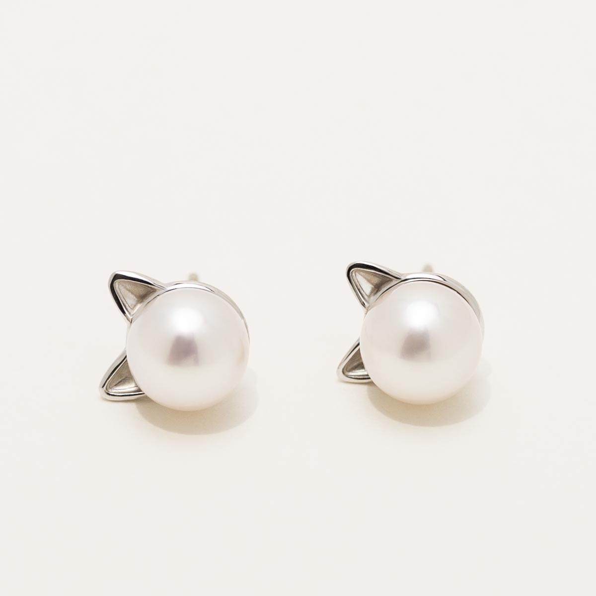 Cultured Akoya Pearl Cat Stud Earrings in 14kt White Gold (7mm pearls)