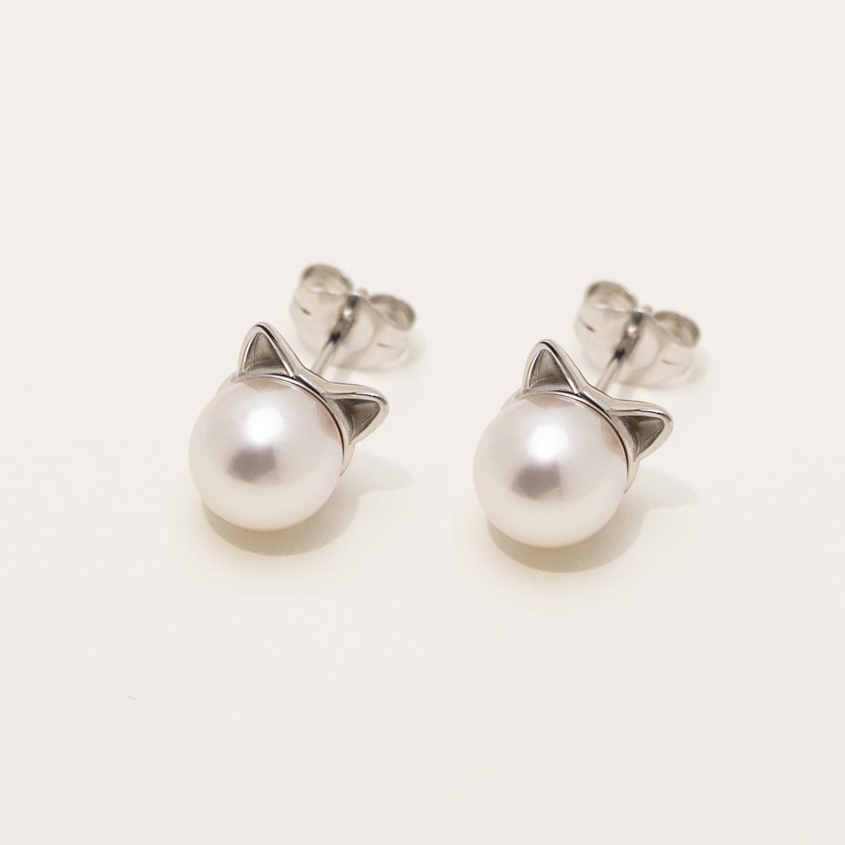 Cultured Akoya Pearl Cat Stud Earrings in 14kt White Gold (7mm pearls)