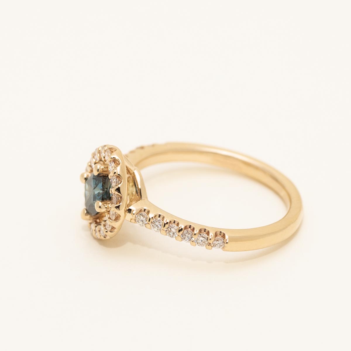 Cushion Cut Blue Diamond Halo Engagement Ring in 14kt Yellow Gold (7/8ct tw)