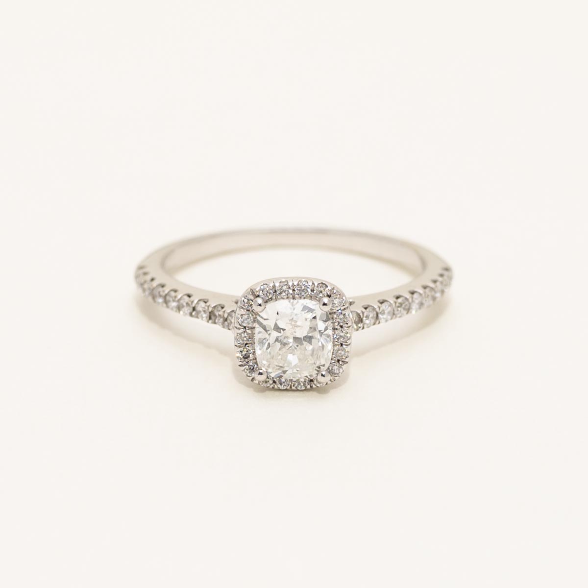 Cushion Diamond Halo Engagement Ring in 14kt White Gold (1ct tw)