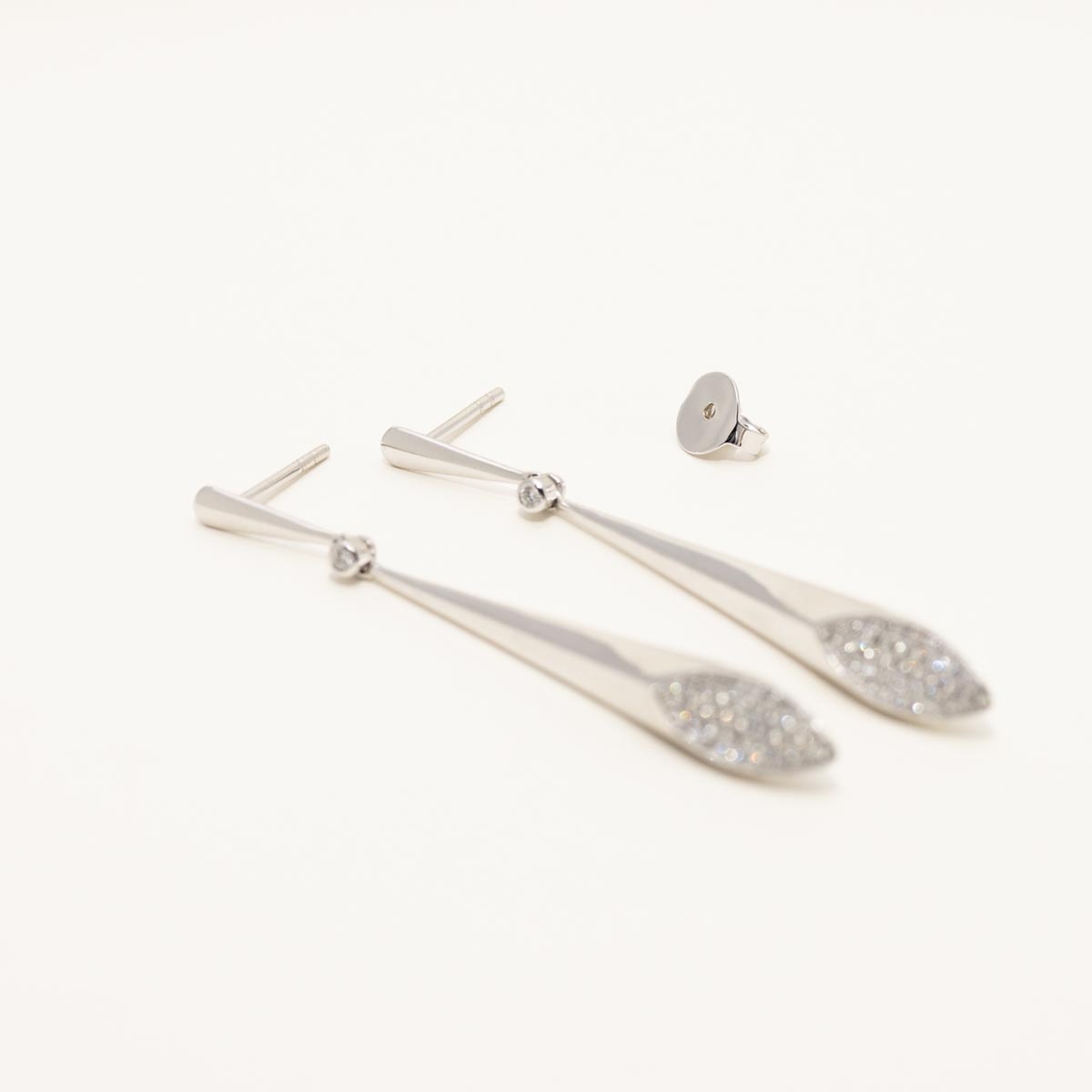 Diamond Dangle Earrings in 14kt White Gold (1/4ct tw)