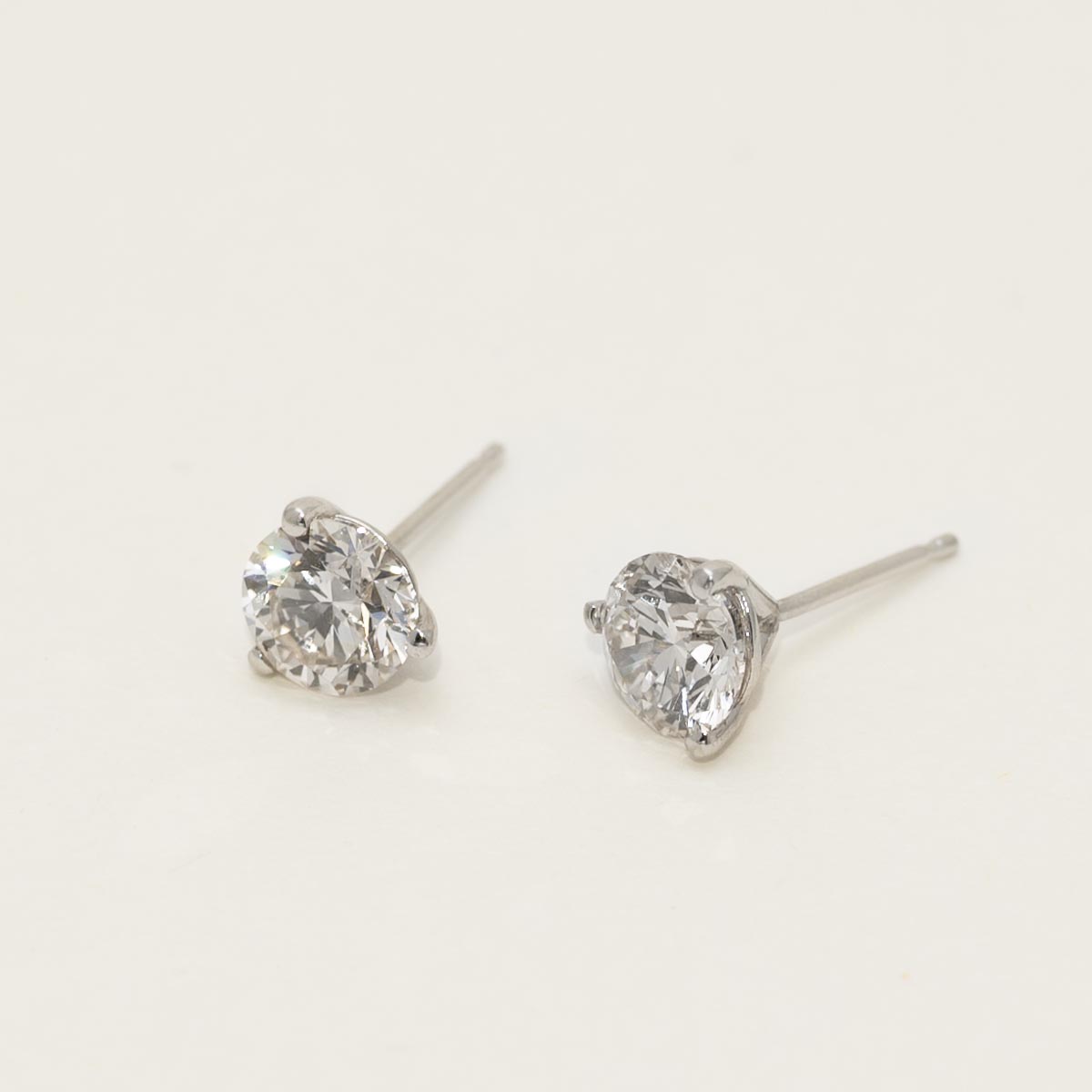 Diamond Martini Style Stud Earrings in 14kt White Gold (2ct tw)