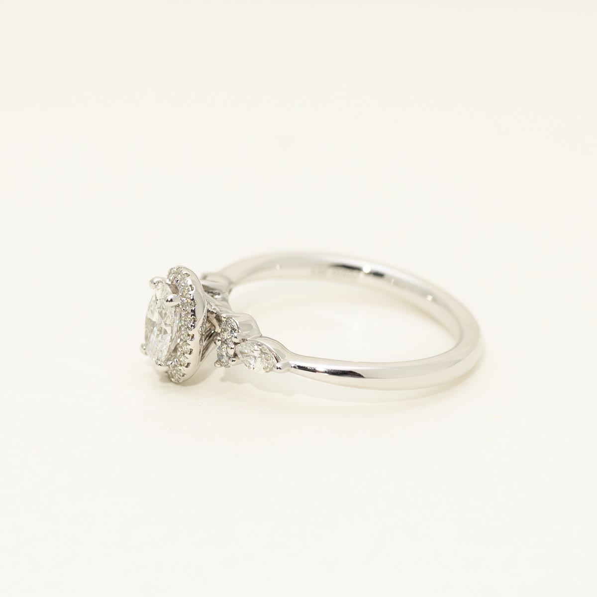 Northern Star Oval Diamond Engagement Ring in 14kt White Gold (3/4ct tw)