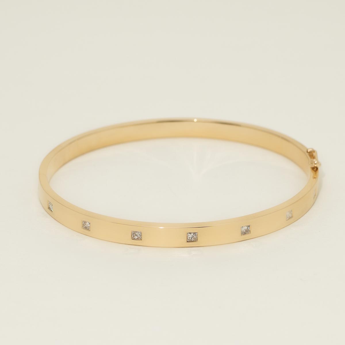 Princess Cut Diamond Bangle Bracelet in 14kt Yellow Gold (3/8ct tw)