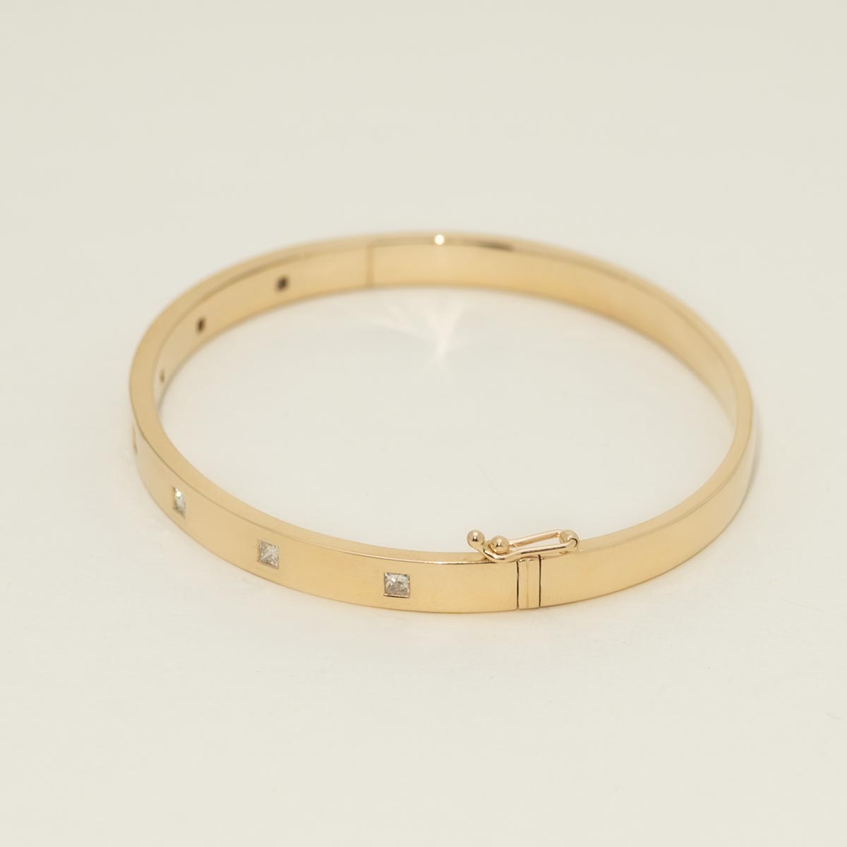 Princess Cut Diamond Bangle Bracelet in 14kt Yellow Gold (3/8ct tw)