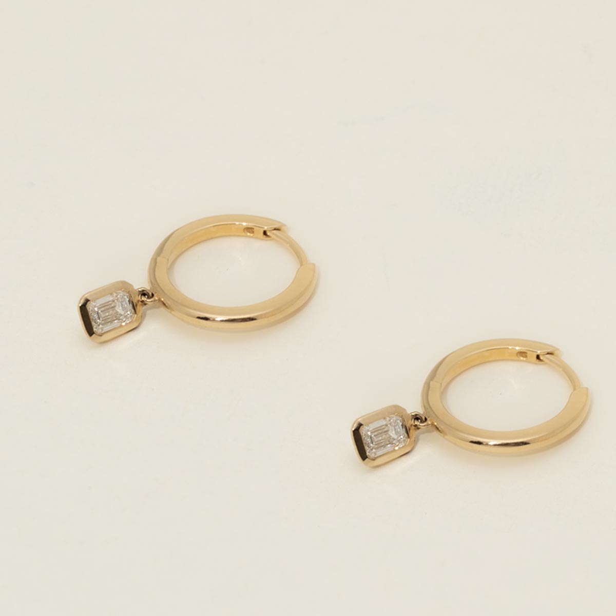 Emerald Cut Diamond Drop Hoop Earrings in 14kt Yellow Gold (5/8ct tw)