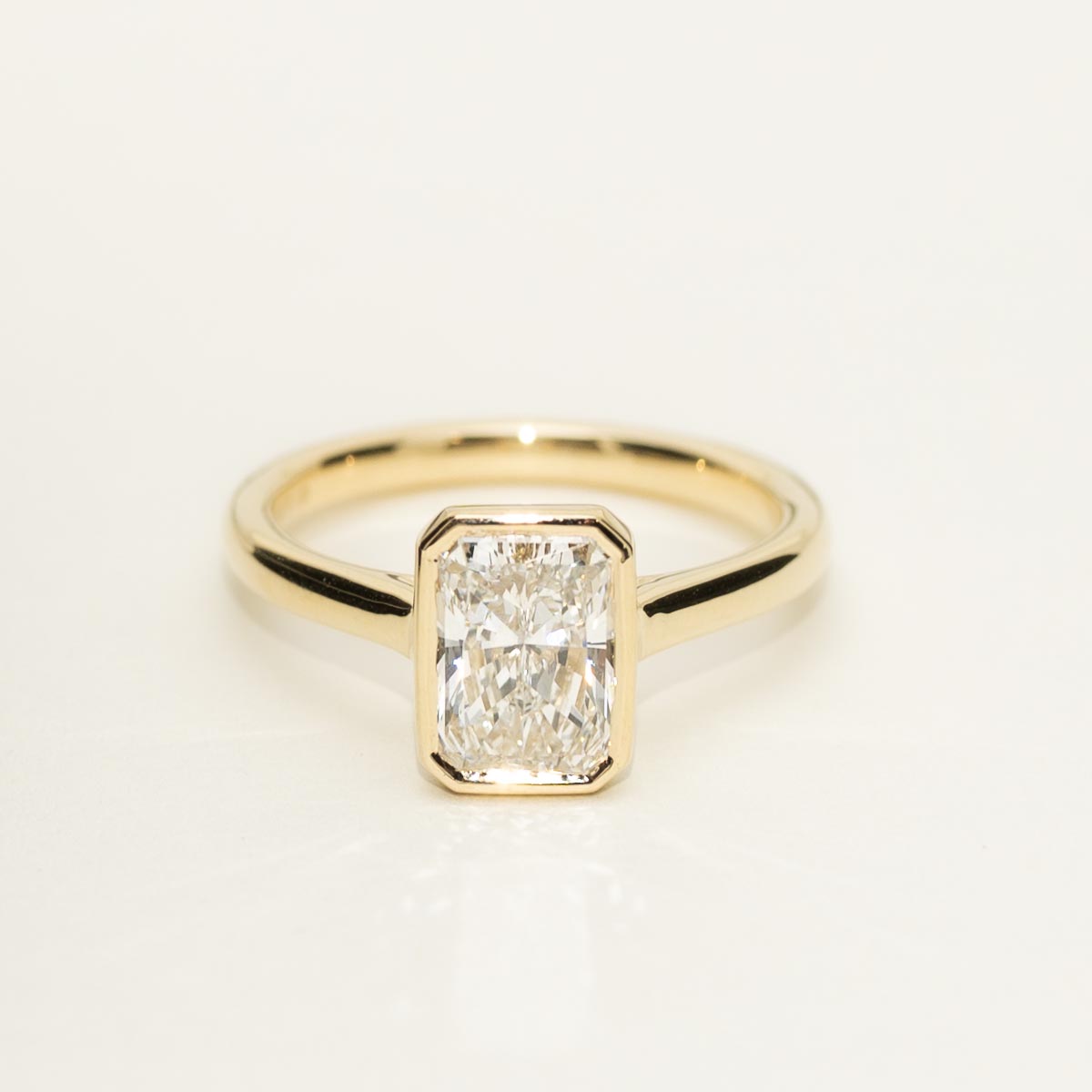 Lab Grown Radiant Cut Diamond Bezel Engagement Ring in 14kt Yellow Gold (2ct)