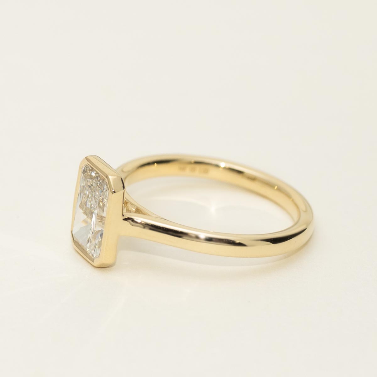 Lab Grown Radiant Cut Diamond Bezel Engagement Ring in 14kt Yellow Gold (2ct)