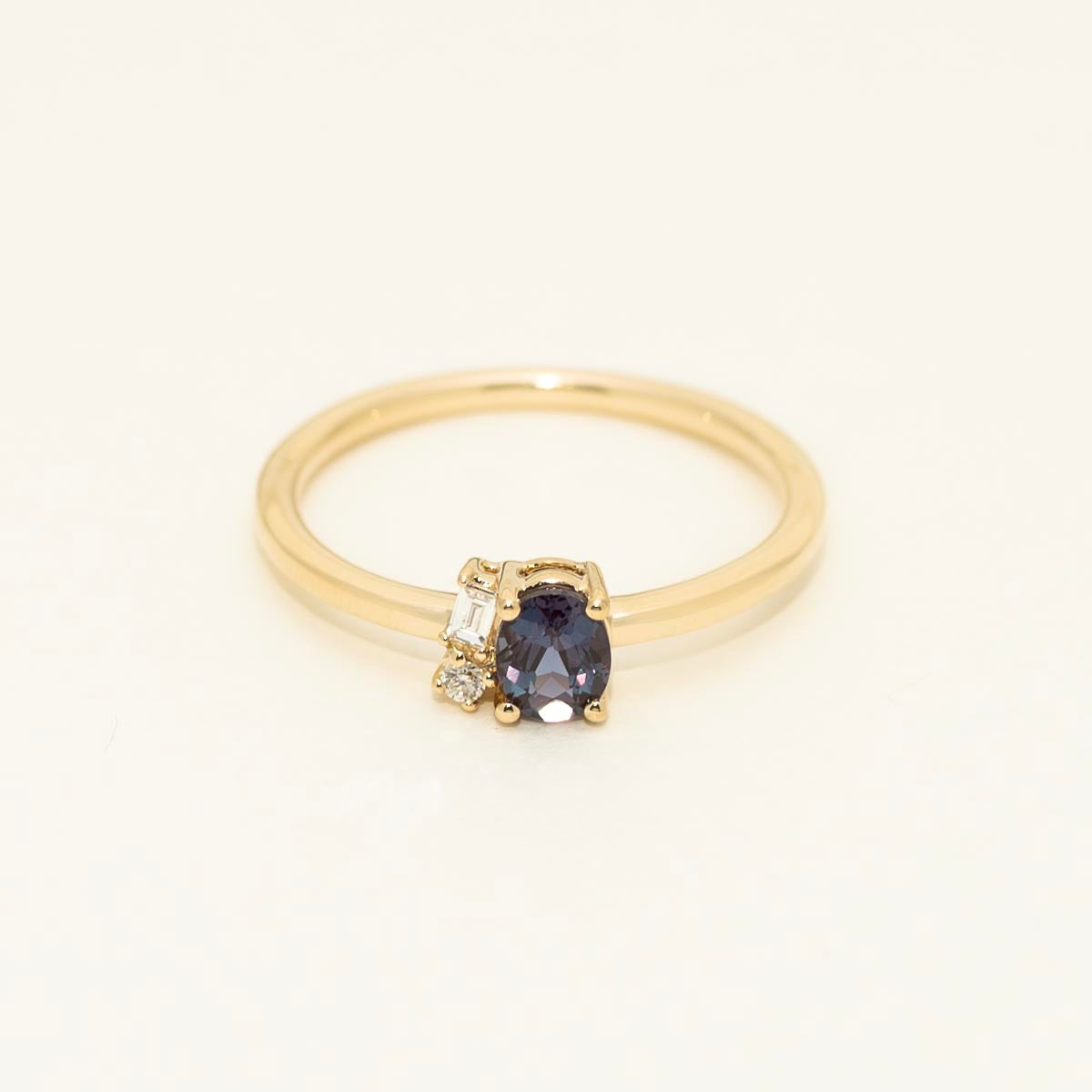 Oval Created Alexandrite Ring in 14kt Yellow Gold with Diamonds (.04ct tw)