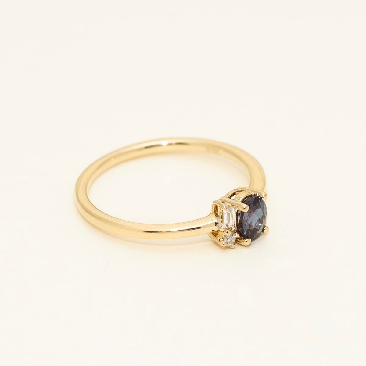 Oval Created Alexandrite Ring in 14kt Yellow Gold with Diamonds (.04ct tw)