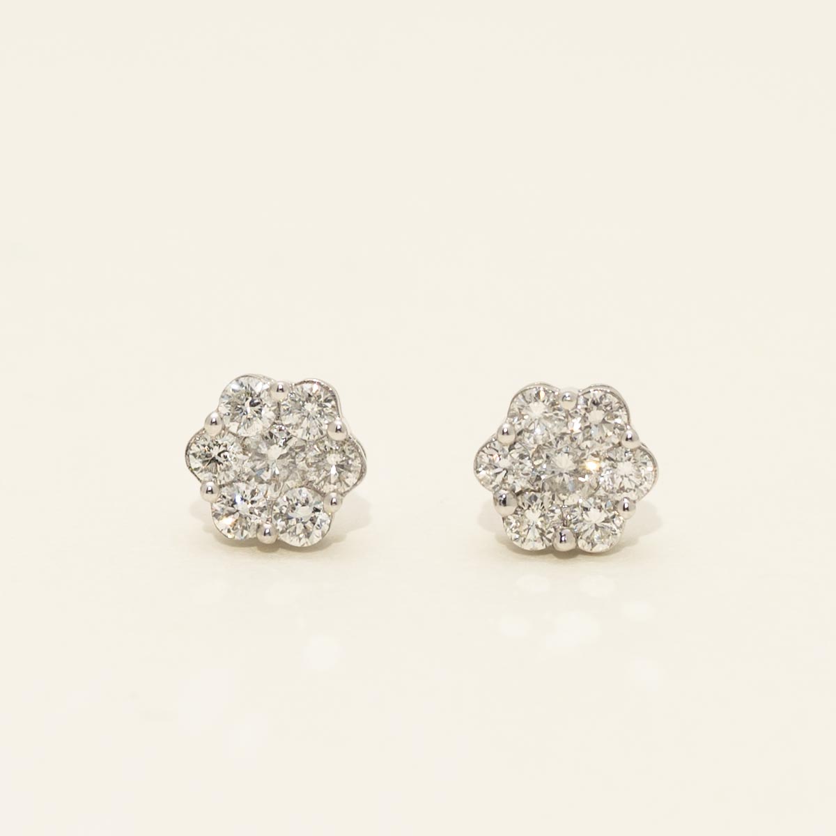 Diamond Fashion Stud Earrings in 10kt White Gold (1ct tw)