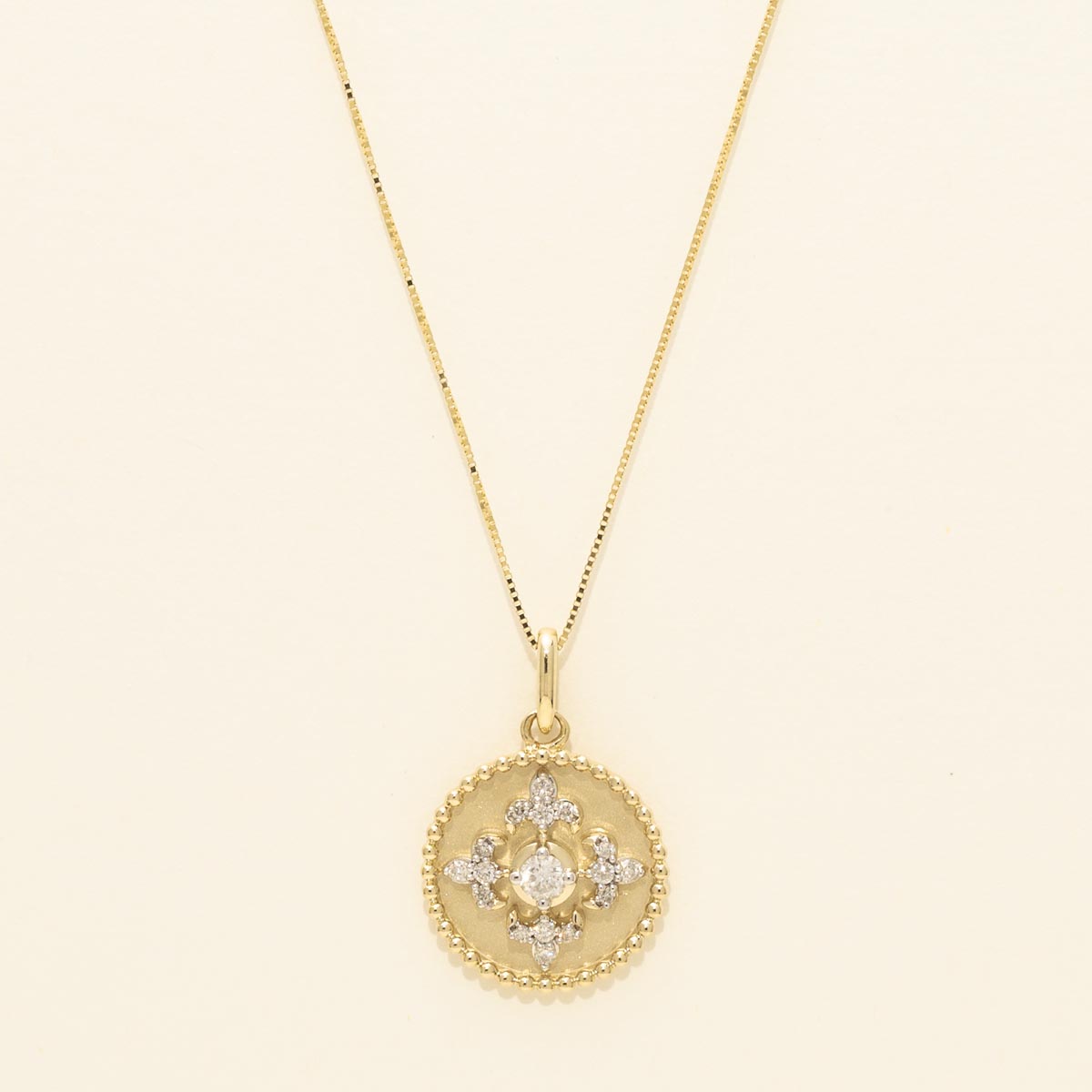 Diamond Medallion Necklace in 10kt Yellow Gold (1/4ct tw)