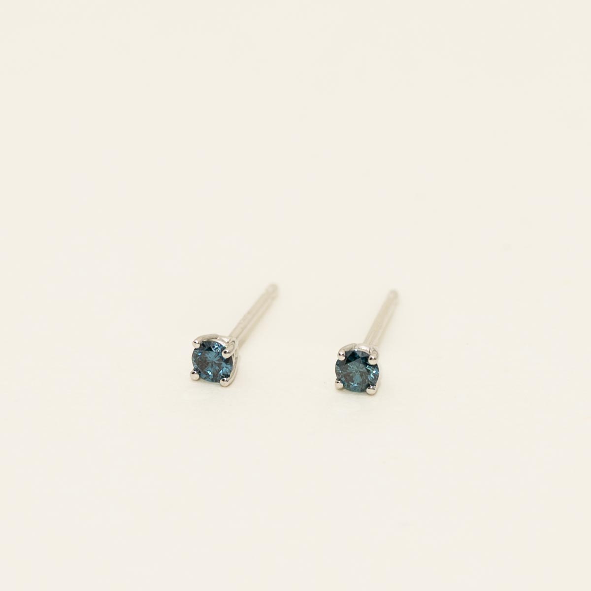 Blue Diamond Stud Earrings in 14kt White Gold (1/7ct tw)