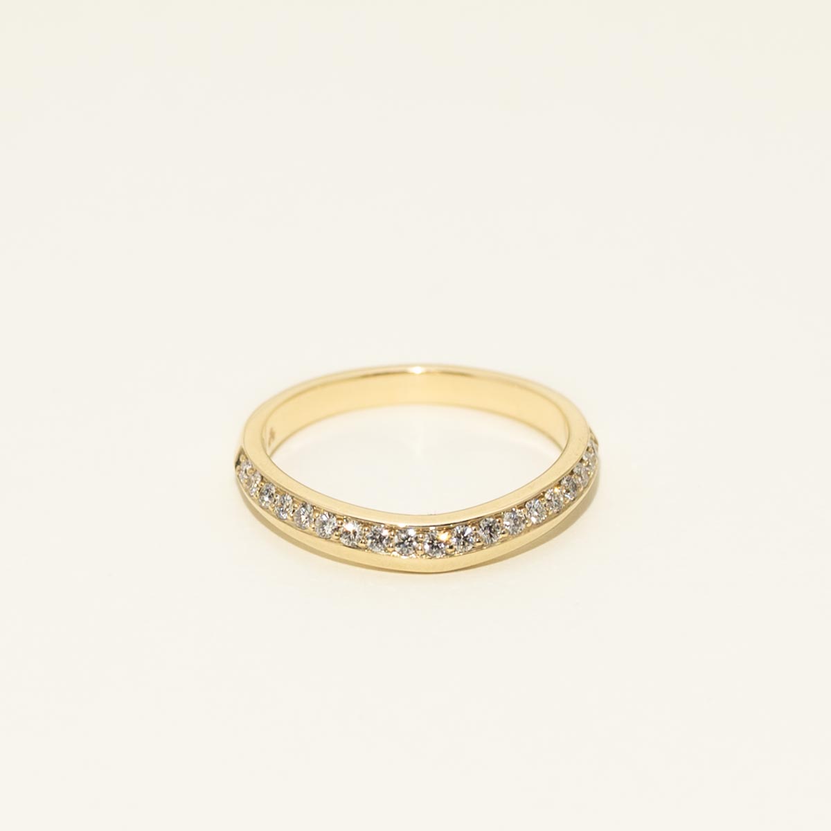 Diamond Curve Band in 14kt Yellow Gold (1/4ct tw)