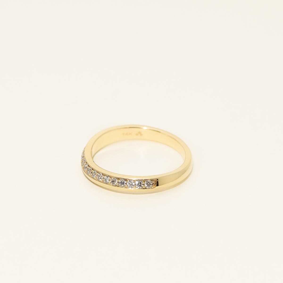 Diamond Curve Band in 14kt Yellow Gold (1/4ct tw)