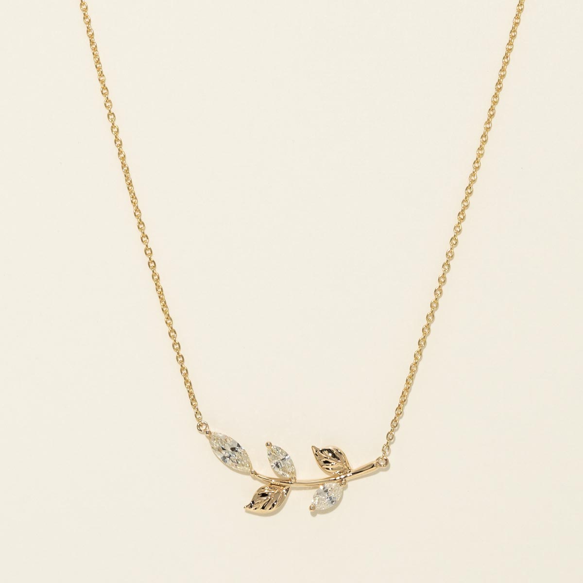 Diamond Leaf Necklace in 14kt Yellow Gold (5/8ct tw)