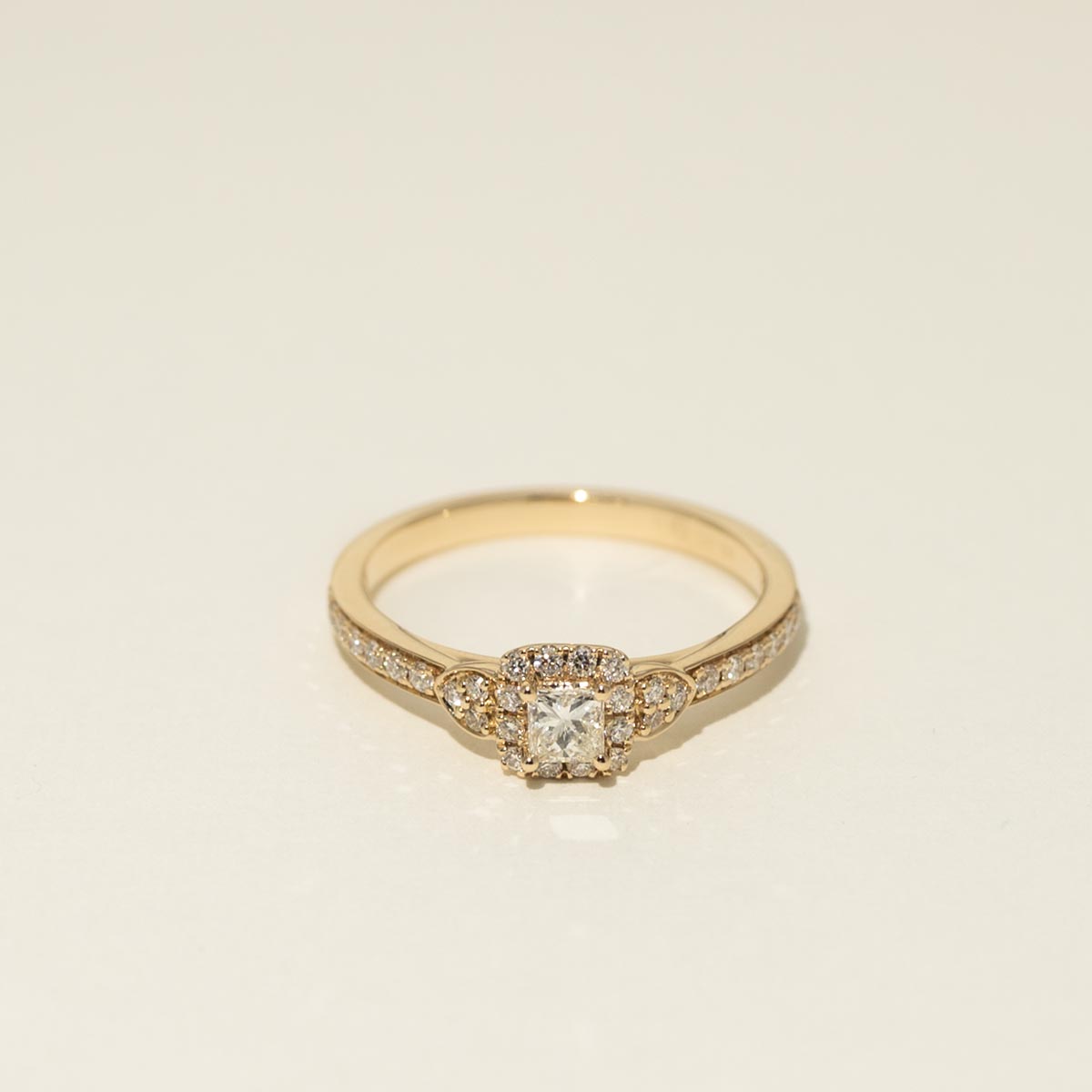 Princess Cut Diamond Halo Engagement Ring in 14kt Yellow Gold (3/8ct tw)