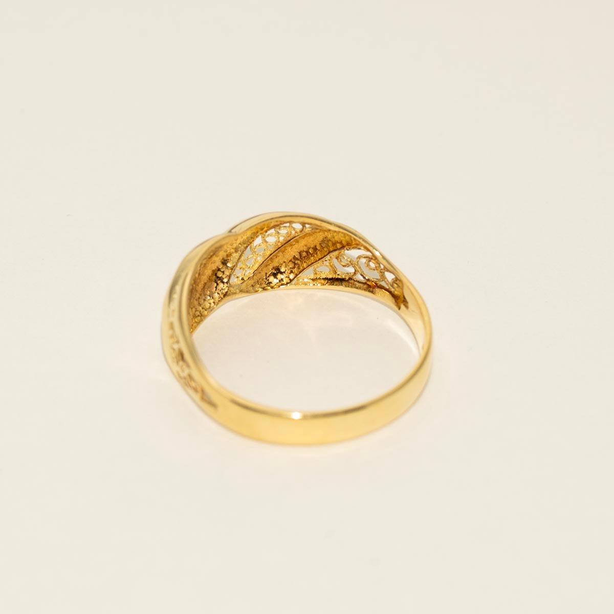 Estate Filigree Fashion Ring in 18kt Yellow Gold