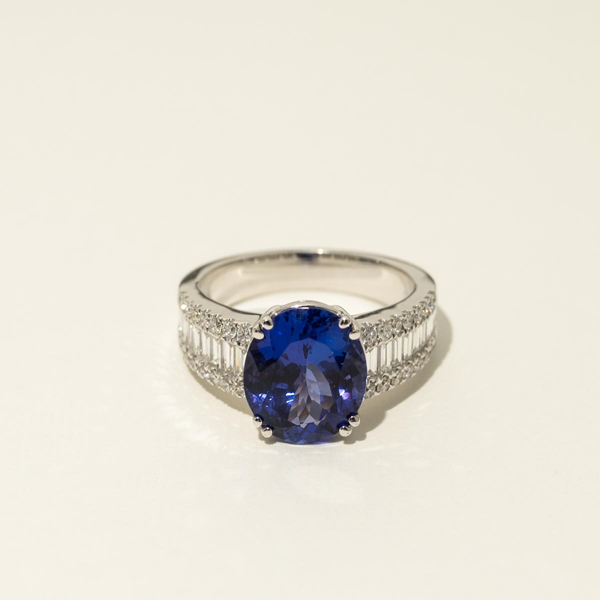 Oval Tanzanite Ring in 18kt White Gold with Diamonds (1ct tw)