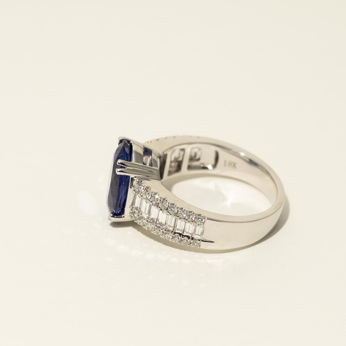 Oval Tanzanite Ring in 18kt White Gold with Diamonds (1ct tw)