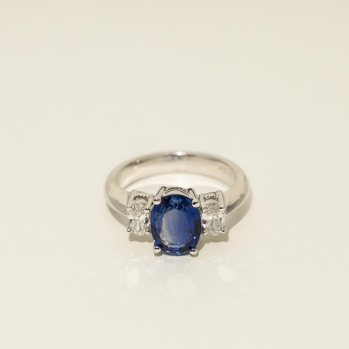 Oval Sapphire Ring in 18kt White Gold with Diamonds (1/3ct tw)