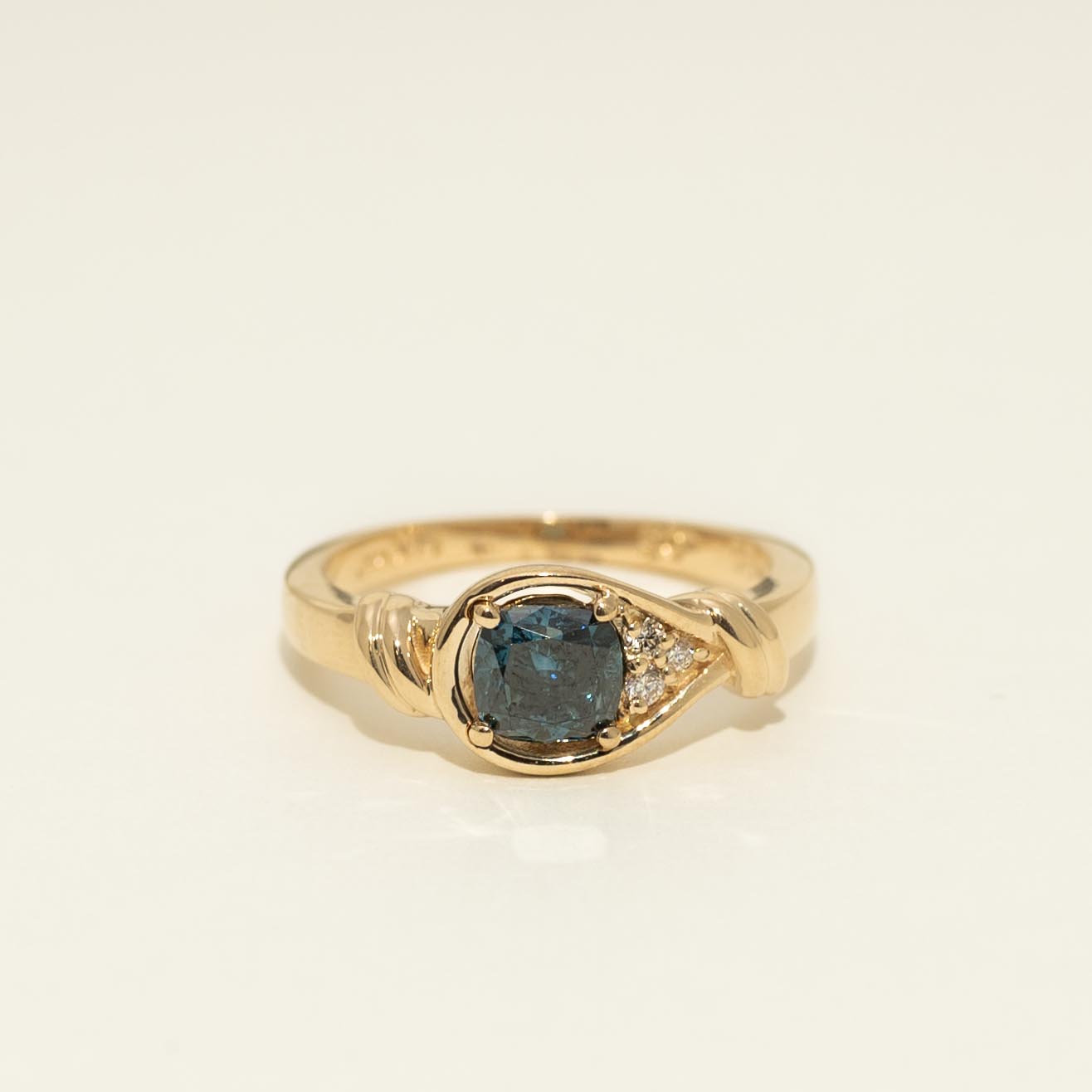 Cushion Cut Blue Diamond Fashion Ring in 14kt Yellow Gold (7/8c tw)